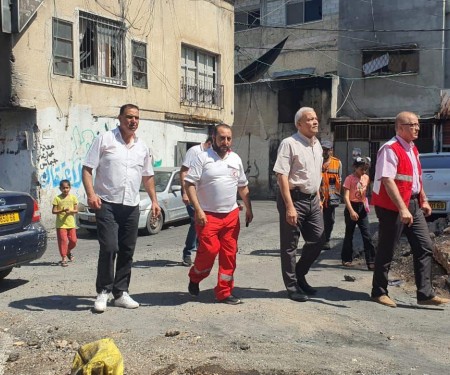 رئيس جمعية الهلال الأحمر يتفقد الدمار الكبير الذي ارتكبه  الاحتلال في مخيم نور شمس