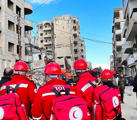 فريق الإنقاذ في الهلال الأحمر الفلسطيني يواصل تقديم  خدمات الإغاثة والدعم النفسي لضحايا الزلزال