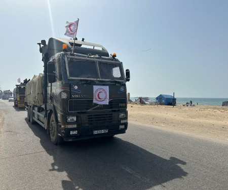 "الهلال الاحمر" تدخل قافلة مساعدات غذائية لشمال قطاع غزة