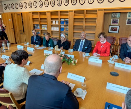 رئيس الهلال الأحمر الفلسطيني يحذر من "وضع يائس" في غزة والضفة الغربية خلال زيارته للنرويج